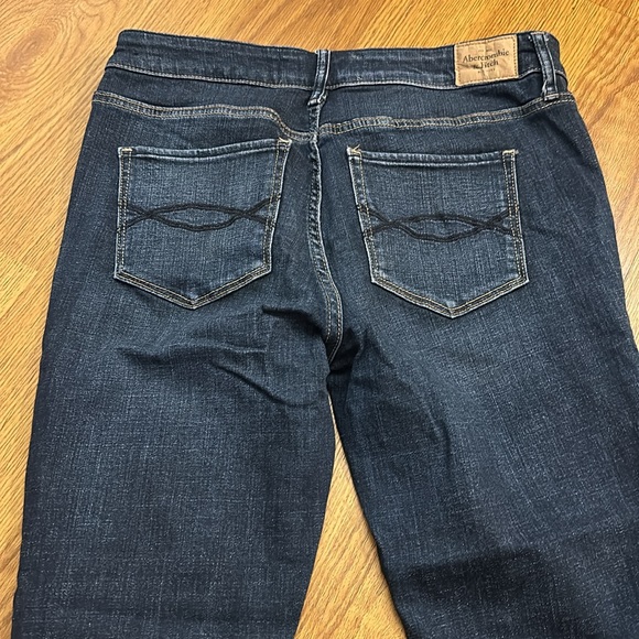 Abercrombie & Fitch super skinny ripped knee jeans. Size 8R w 29 l 31 - Picture 5 of 6